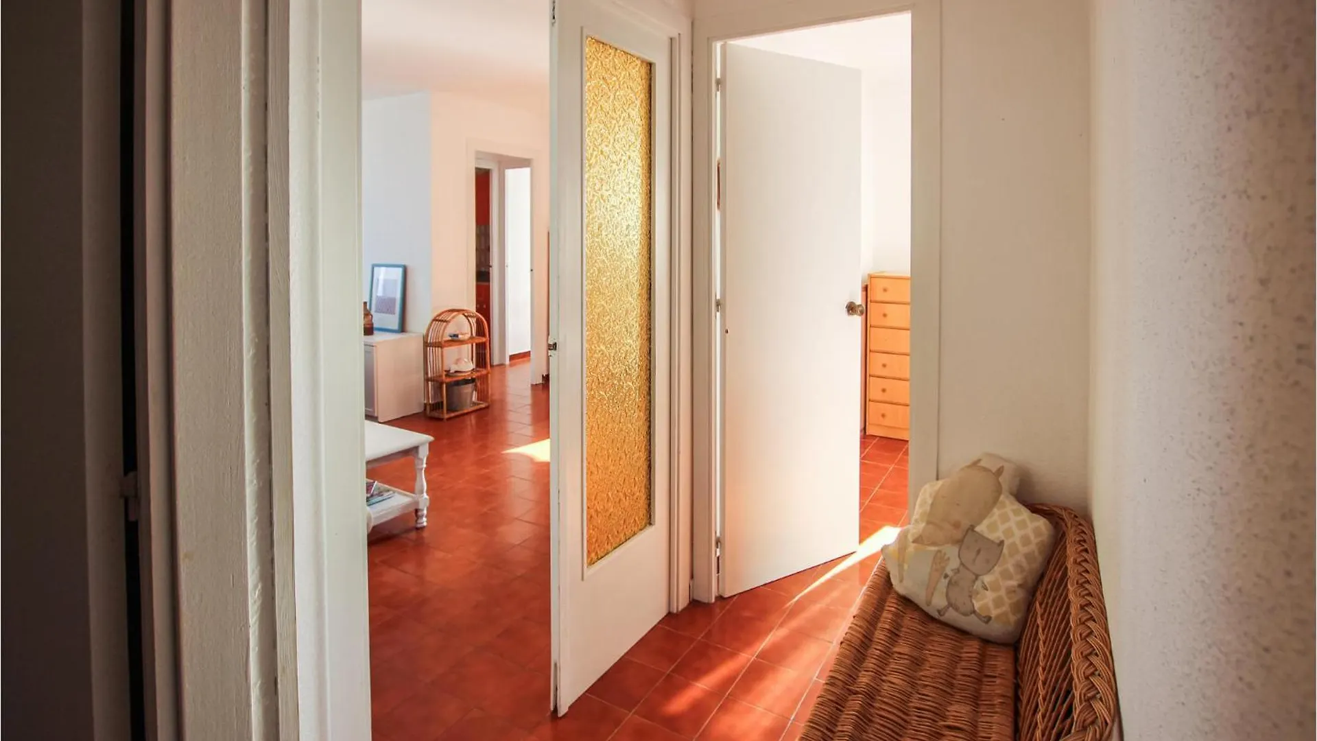 Cozy Apartment In Cunit With House Sea View