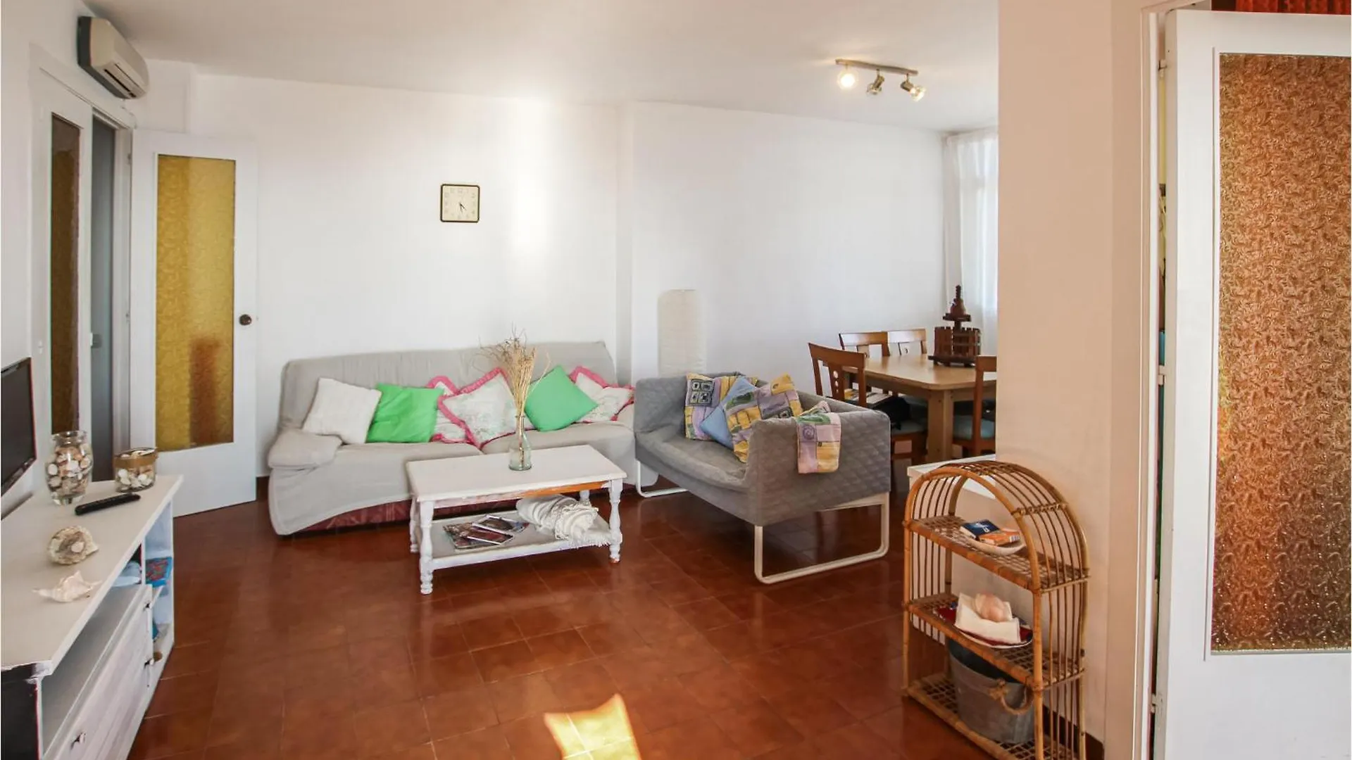 Cozy Apartment In Cunit With House Sea View 스페인