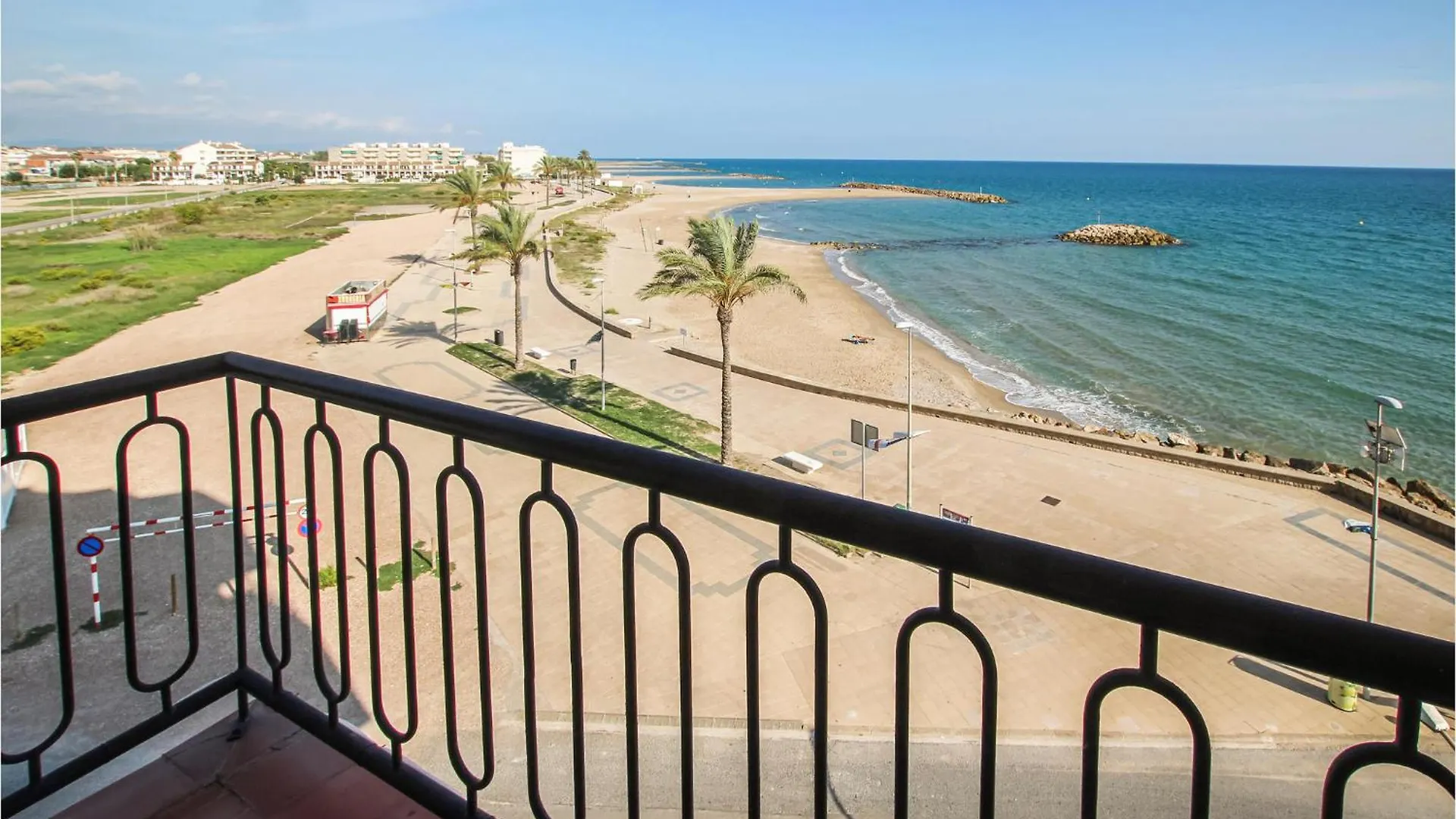 Cozy Apartment In Cunit With House Sea View 스페인